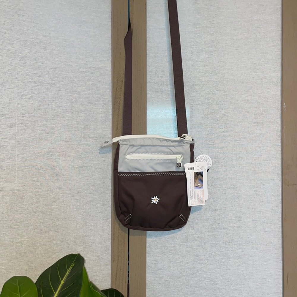 NWT Sherpani crossbody bag - Picture 1 of 10